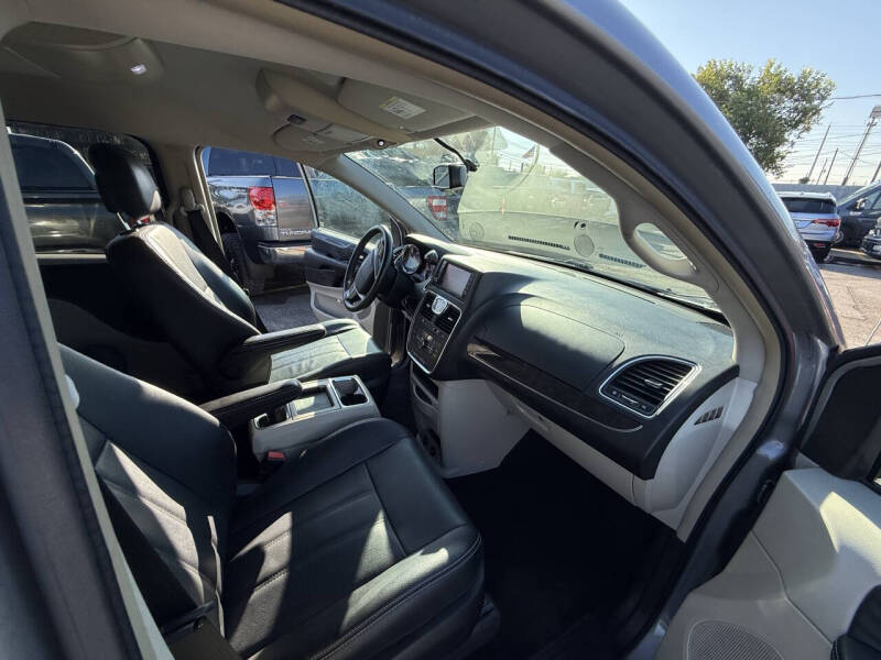2014 Chrysler Town and Country Touring