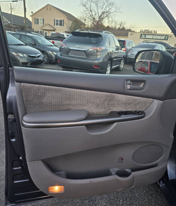 2009 Toyota Sienna LE 7-Passenger