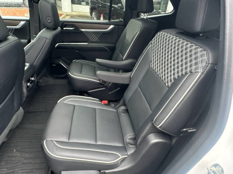 2024 GMC Acadia Denali