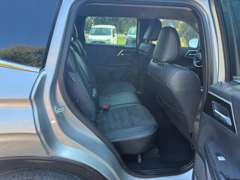 2023 Mitsubishi Outlander SE