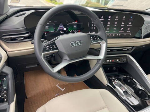 2025 Audi Q5 quattro Premium TFSI