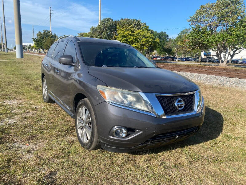 2013 Nissan Pathfinder for sale at UNITED AUTO BROKERS in Hollywood FL