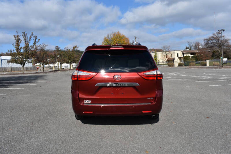 2015 Toyota Sienna Limited Premium photo 6