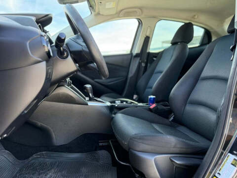 2020 Toyota Yaris Hatchback LE