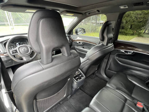 2017 Volvo XC90 T6 Momentum