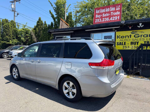 2014 Toyota Sienna LE 8-Passenger