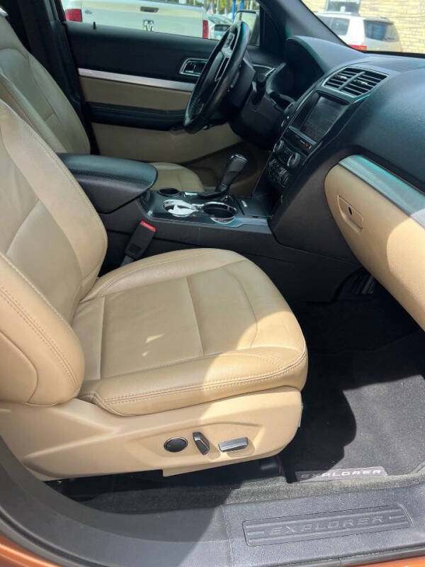2017 Ford Explorer XLT - Photo 16