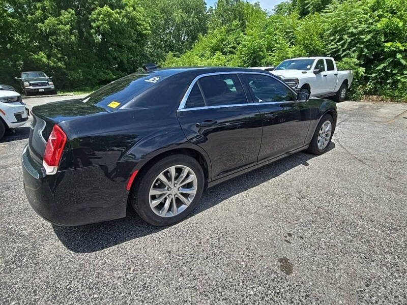 2017 Chrysler 300 Limited