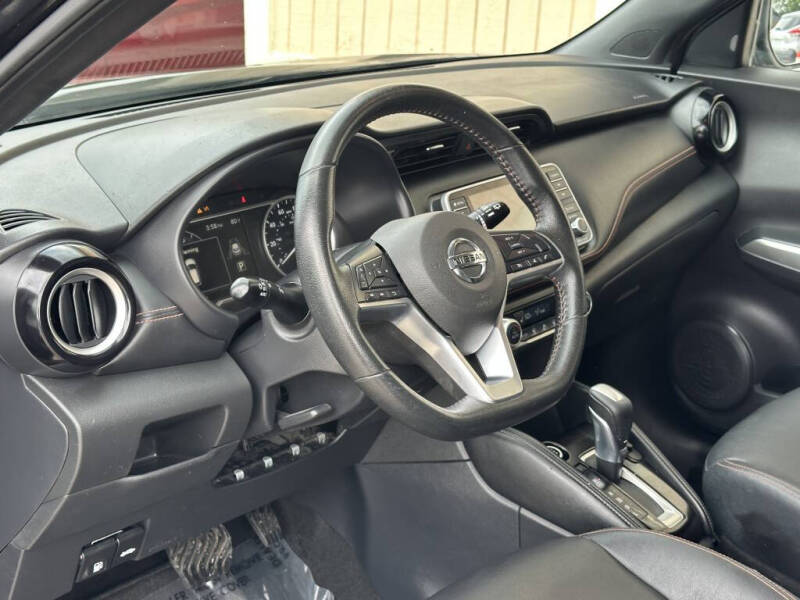 2020 Nissan Kicks SR