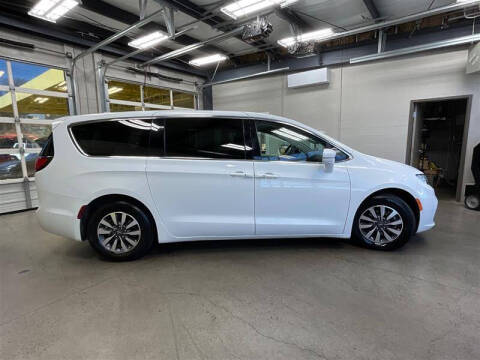 2022 Chrysler Pacifica Hybrid Touring L