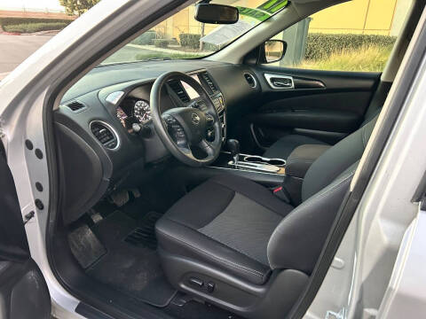 2017 Nissan Pathfinder SV