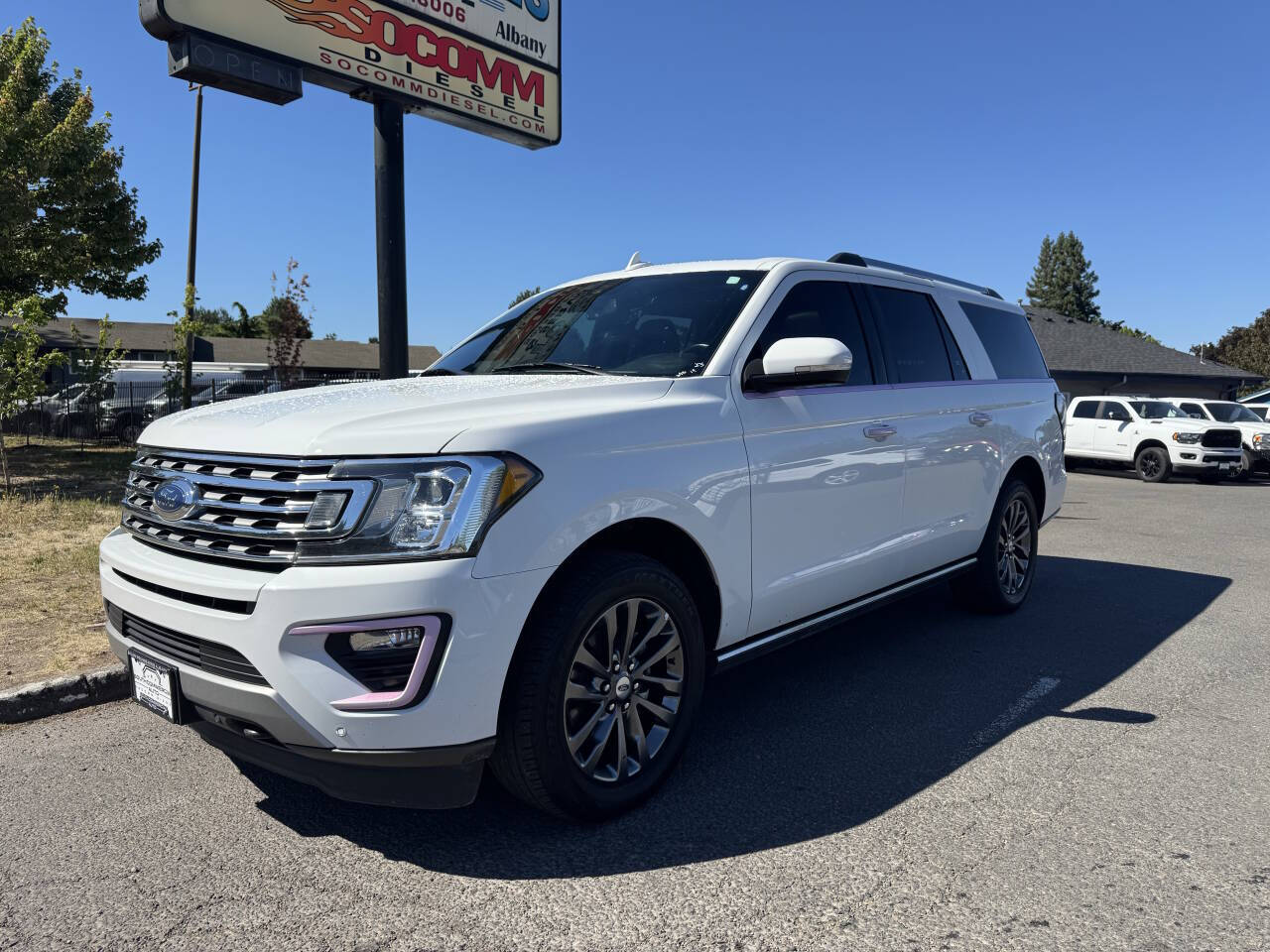 White 2021 Ford Expedition MAX Limited 4x4 Limited 4dr SUV 1