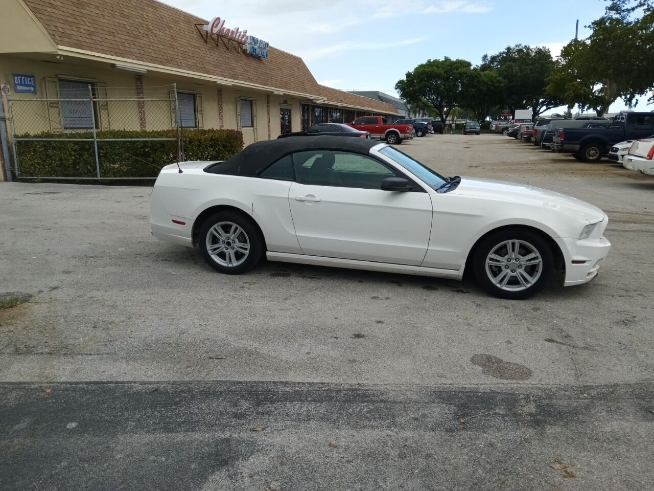 2013 FORD Mustang Convertible - $7,450