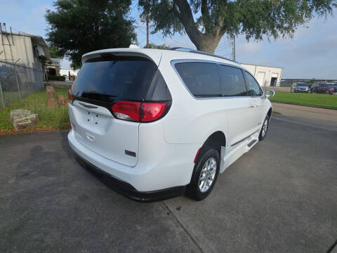 2020 Chrysler Pacifica Touring L