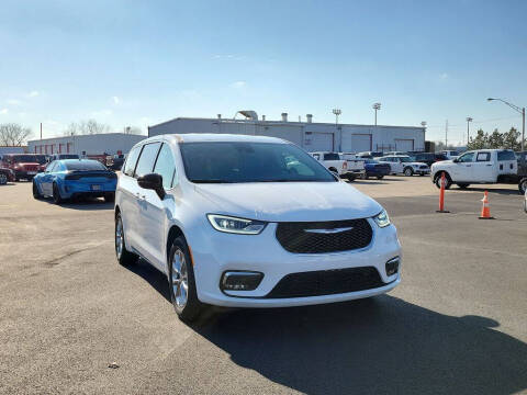 2024 Chrysler Pacifica for sale at Breeden Pre-Owned in Van Buren AR