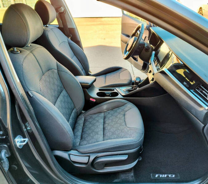 2022 Kia Niro Plug-In Hybrid LXS