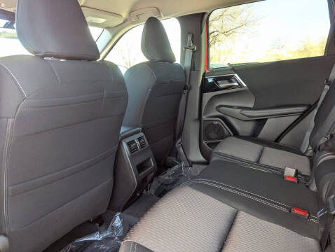 2026 Mitsubishi Outlander ES