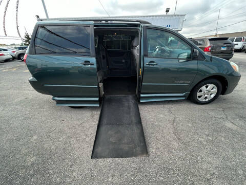 2005 Toyota Sienna for sale at I-80 Auto Sales in Hazel Crest IL