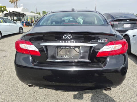 2012 Infiniti M37