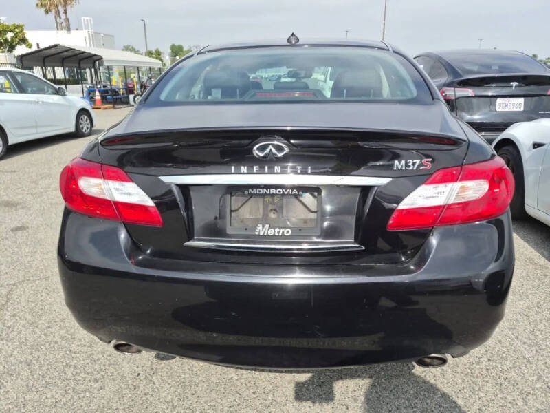 2012 Infiniti M37