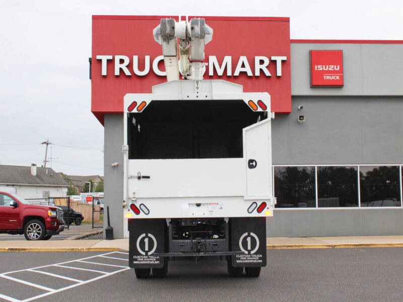 2023 Freightliner M2 106