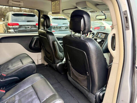 2016 Chrysler Town and Country Touring