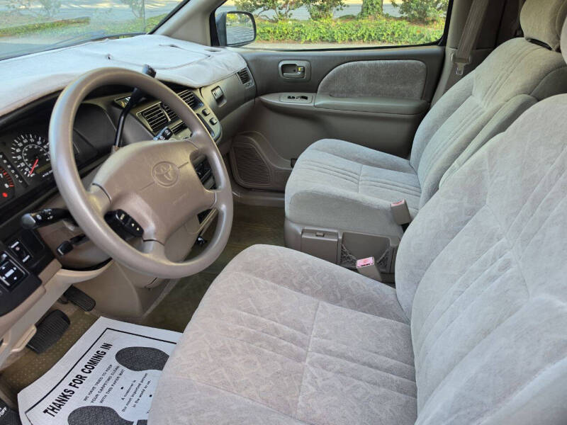 2000 Toyota Sienna LE