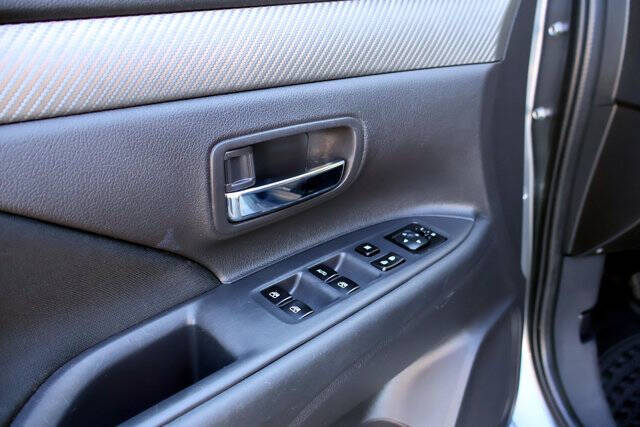 2016 Mitsubishi Outlander ES