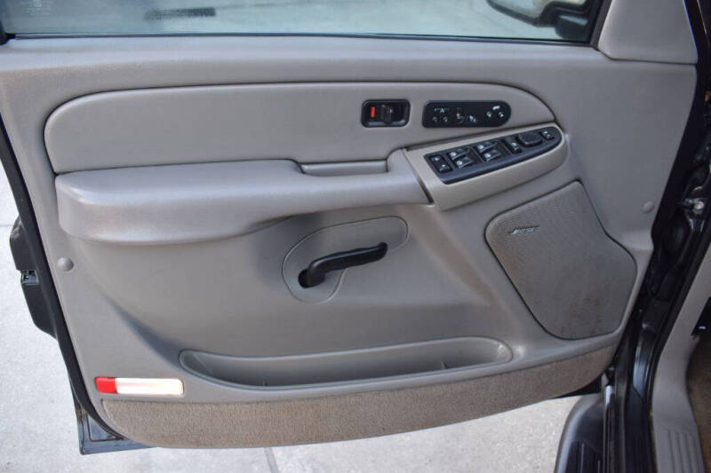 2004 Chevrolet Suburban 1500 LT