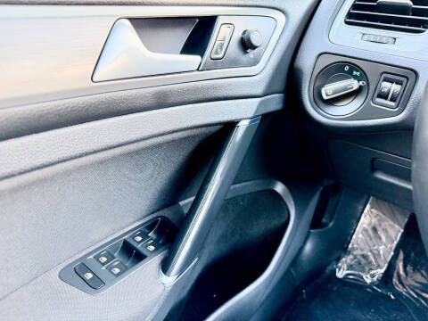 2016 Volkswagen Golf TSI S