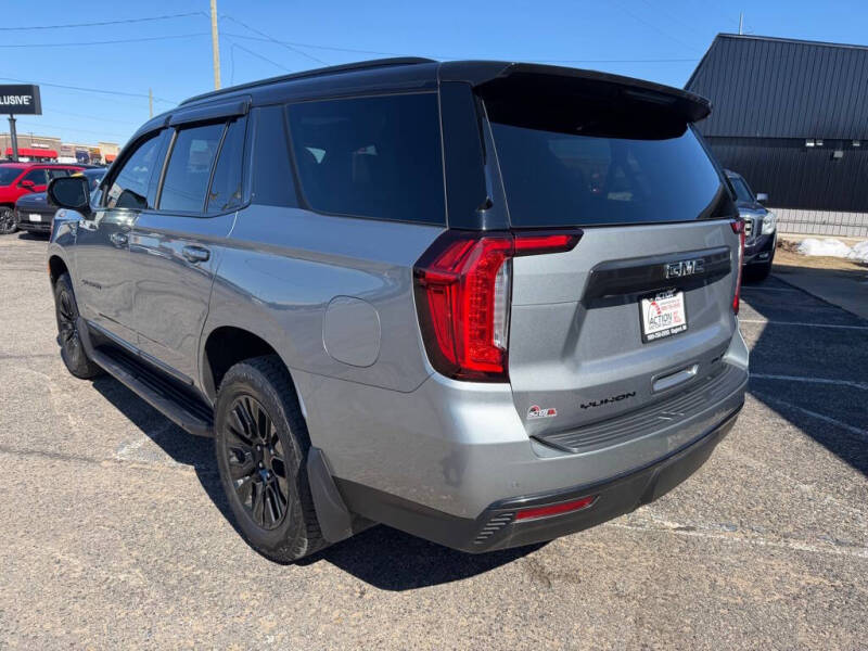 2023 GMC Yukon SLT