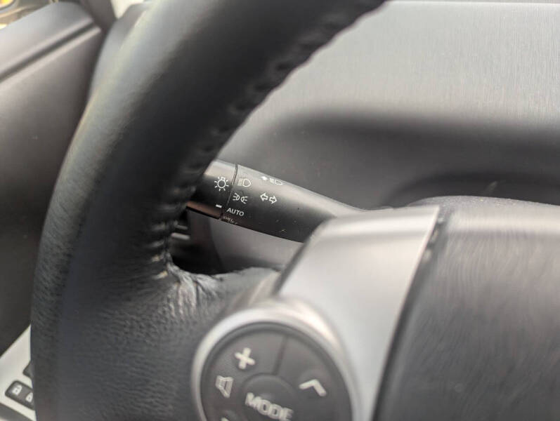 2017 Toyota Prius v Four