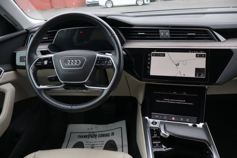 2021 Audi e-tron quattro Premium
