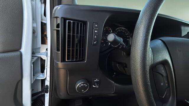 2025 Chevrolet Express LT 3500