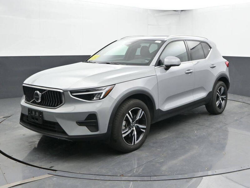 2025 Volvo XC40 B5 Core Bright Theme