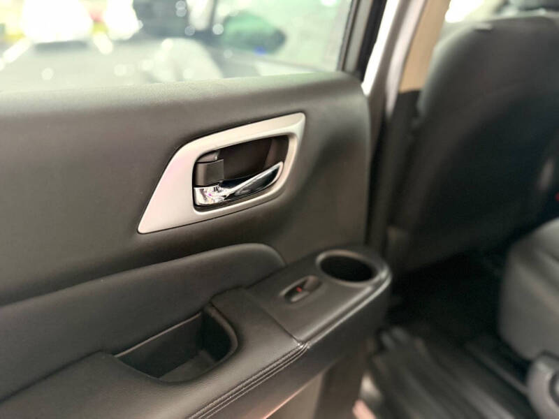 2020 Nissan Pathfinder SV