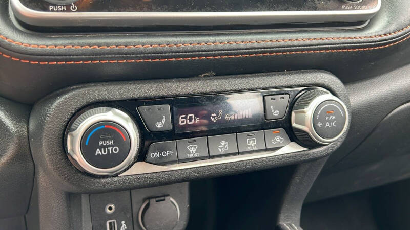 2019 Nissan Kicks SR