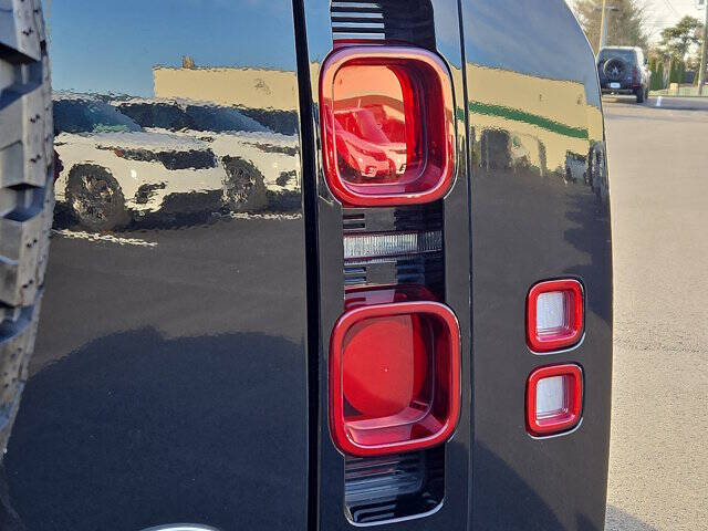 2020 Land Rover Defender 110 SE