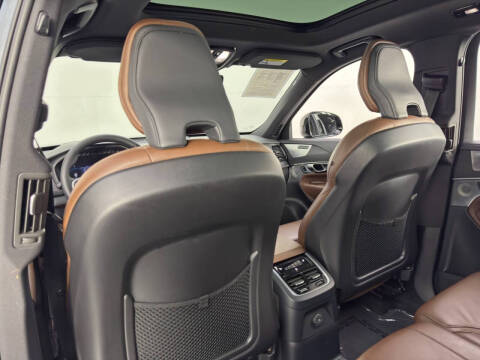 2023 Volvo XC90 Recharge T8 Ultimate Dark Theme