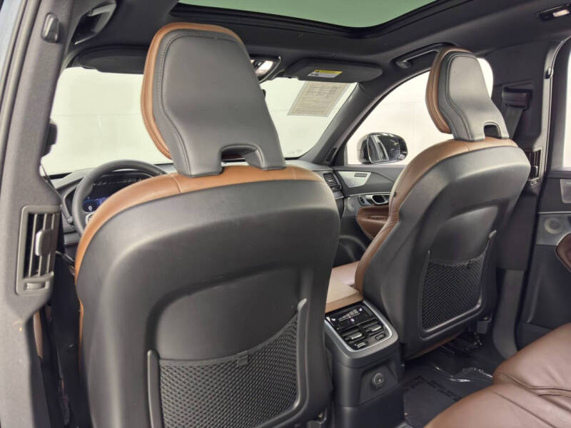 2023 Volvo XC90 Recharge T8 Ultimate Dark Theme
