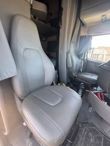 2023 Volvo VNL64T860