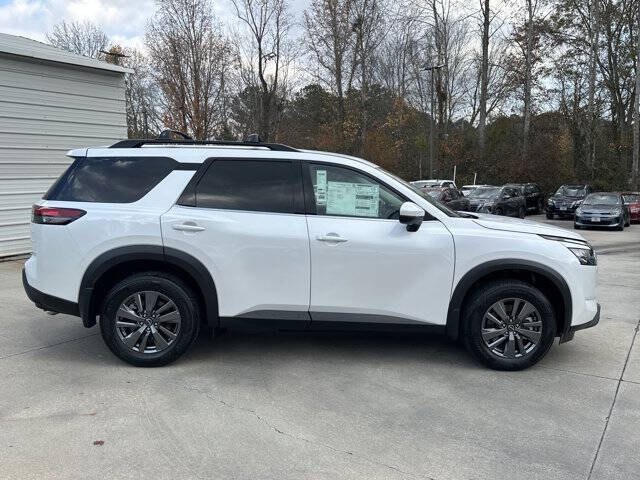 2025 Nissan Pathfinder SV