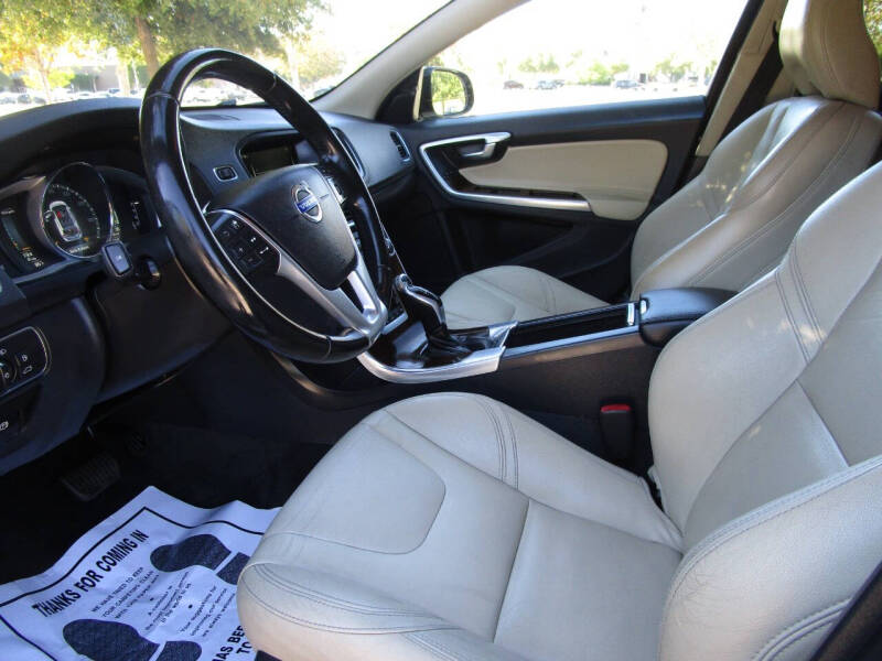 2015 Volvo V60 Cross Country T5 Platinum