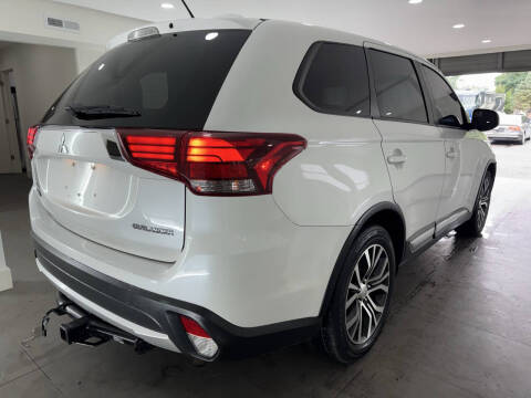 2016 Mitsubishi Outlander ES