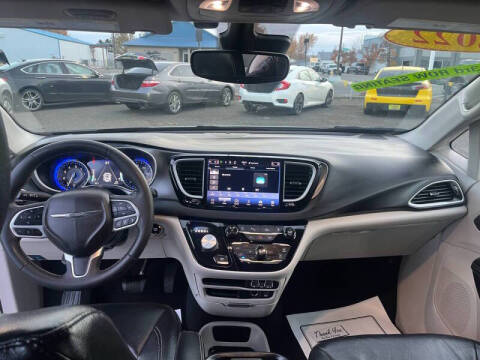 2022 Chrysler Pacifica Touring L