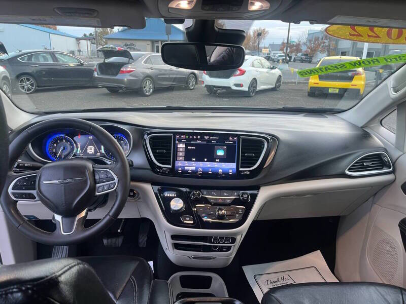 2022 Chrysler Pacifica Touring L
