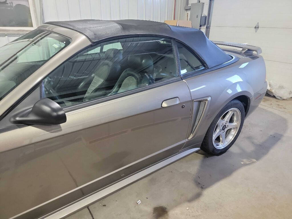 2001 Ford Mustang SVT Cobra 24