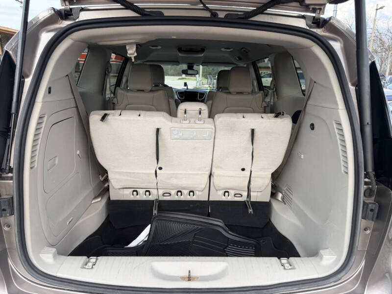 2017 Chrysler Pacifica Hybrid Premium