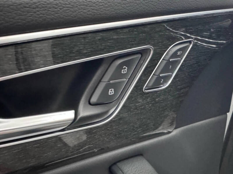 2019 Audi Q8 quattro Premium 55 TFSI