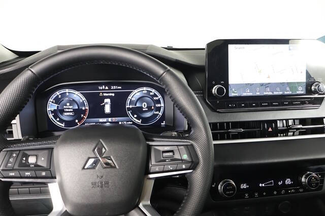 2022 Mitsubishi Outlander SE